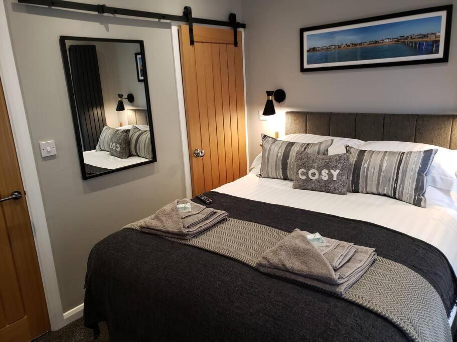 The Courtyard - Cosy, Secluded With Luxury Suite Walmer Экстерьер фото